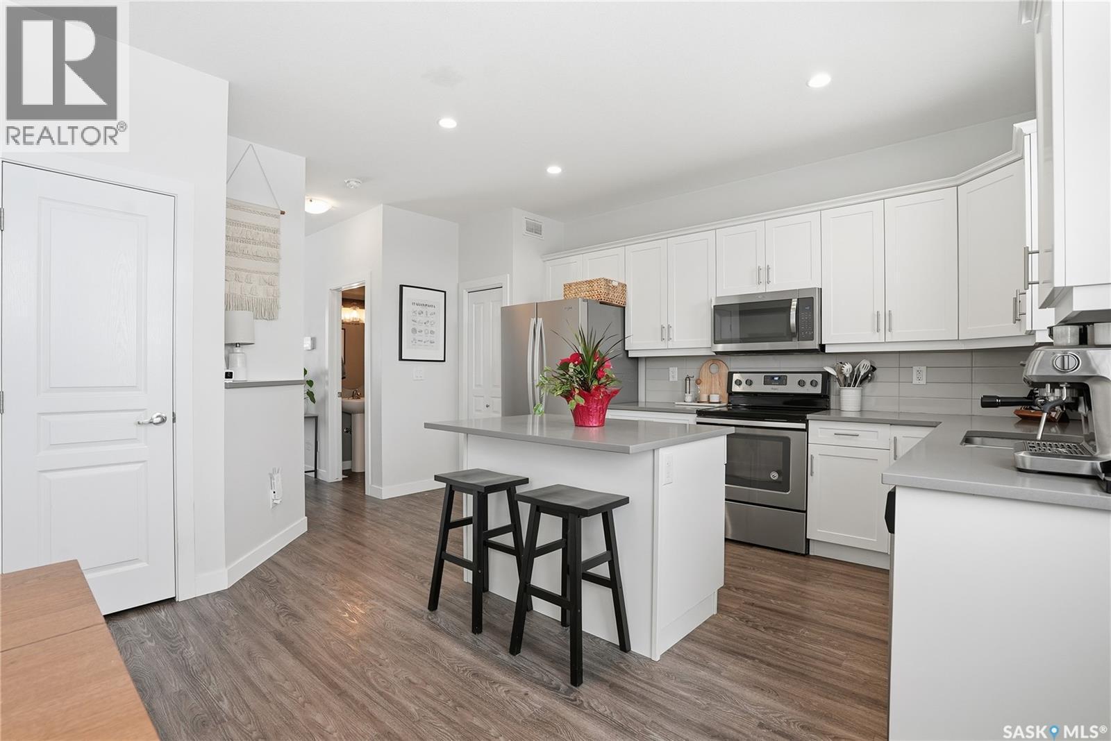 4034 Centennial Drive, Saskatoon, SK - Indoor Photo Showing Kitchen