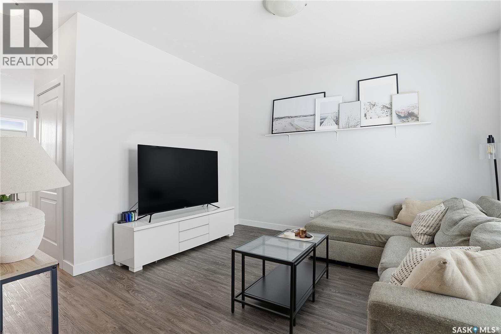 4034 Centennial Drive, Saskatoon, SK - Indoor Photo Showing Living Room