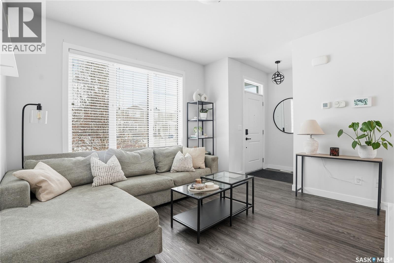 4034 Centennial Drive, Saskatoon, SK - Indoor Photo Showing Living Room