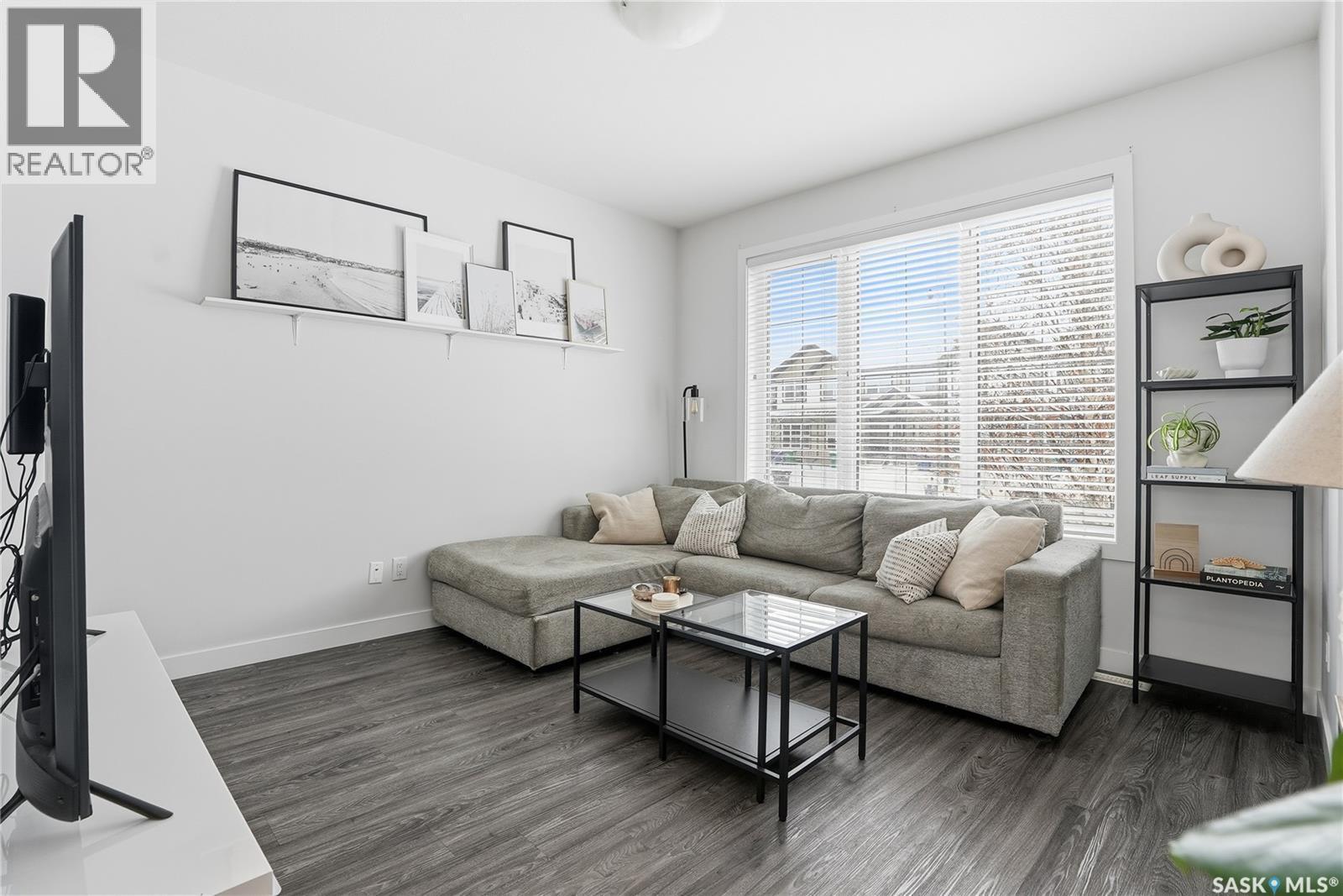 4034 Centennial Drive, Saskatoon, SK - Indoor Photo Showing Living Room