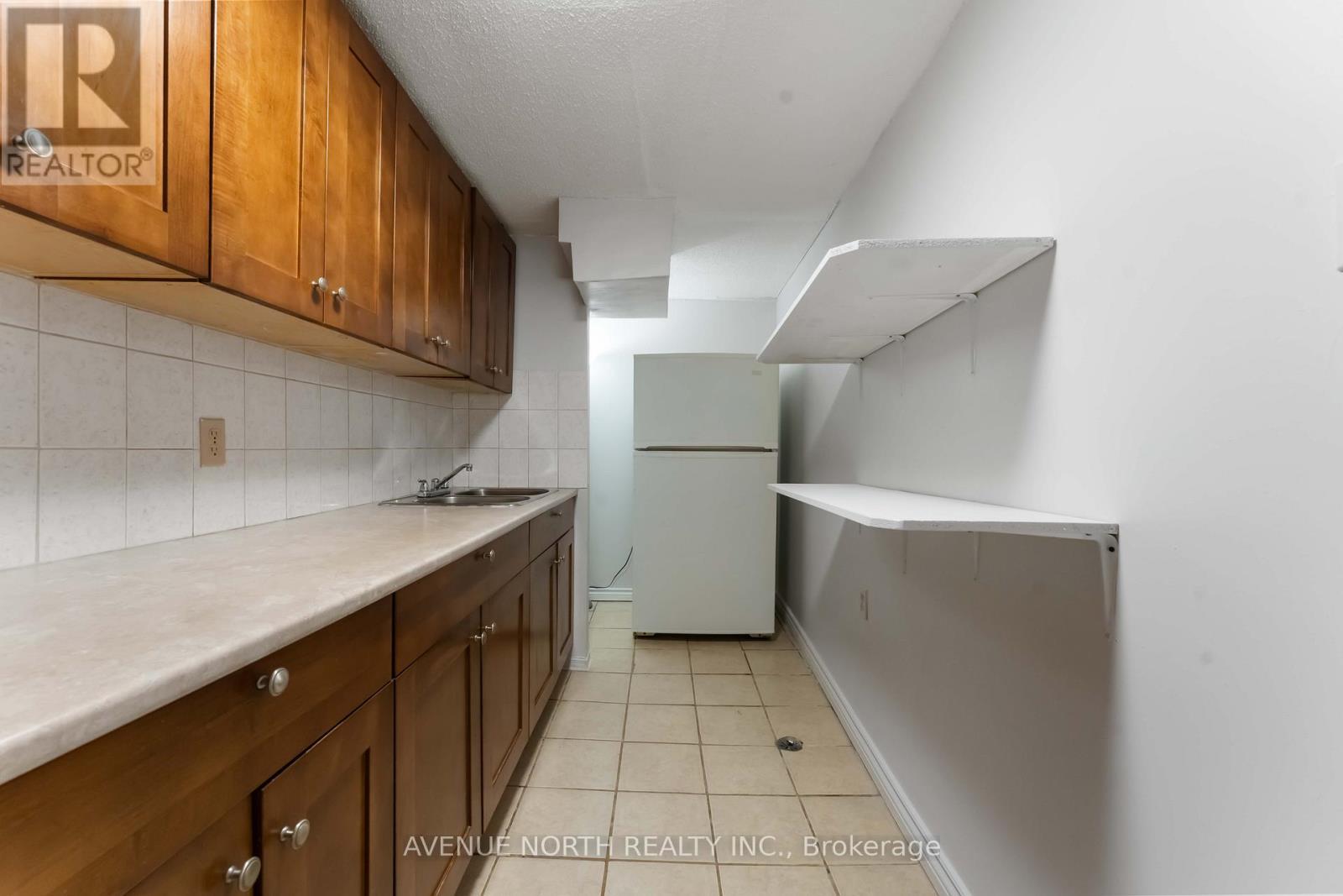 2178 Erinbrook Crescent, Ottawa, ON - Indoor Photo Showing Kitchen