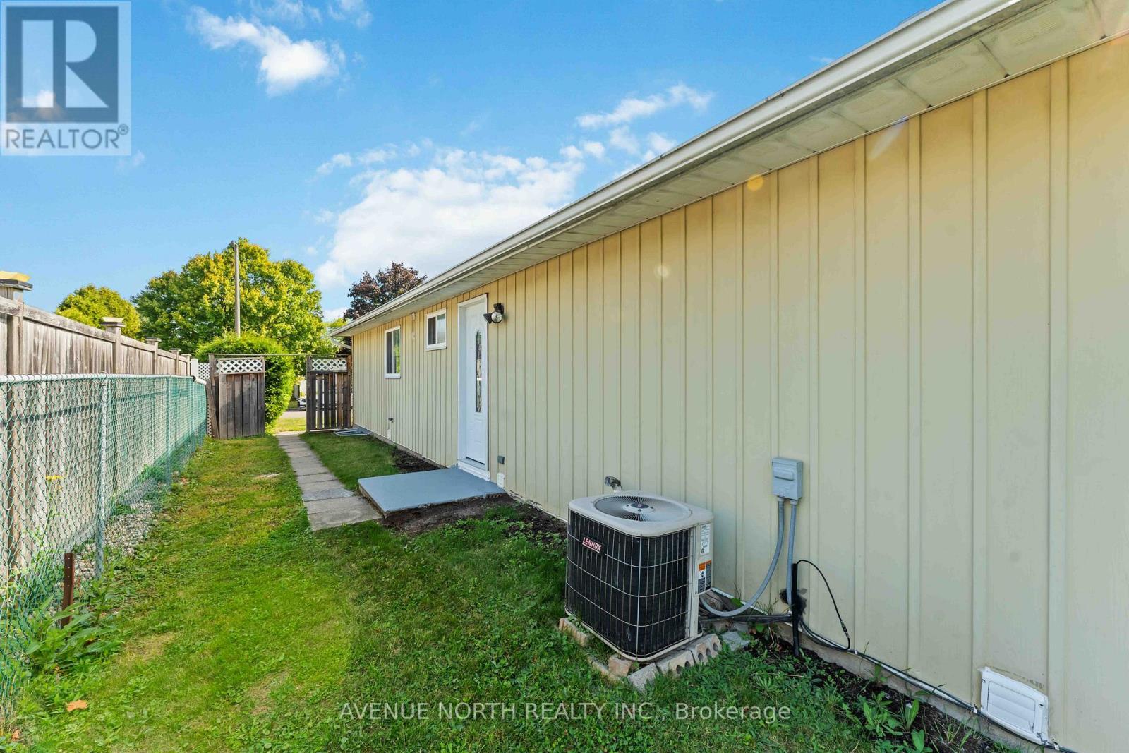 2178 Erinbrook Crescent, Ottawa, ON - Outdoor With Exterior