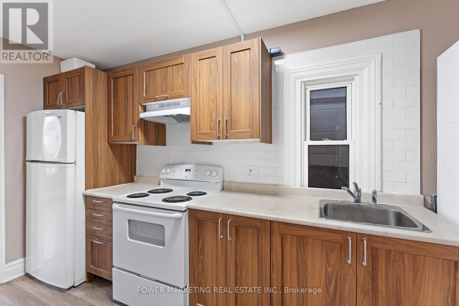 A&B - 684 Bronson Avenue, Ottawa, ON