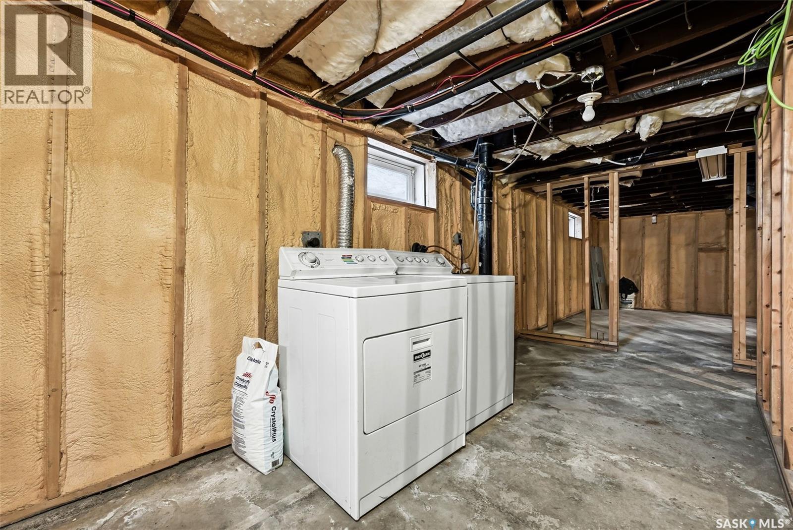 1320 Athol Street, Regina, SK - Indoor Photo Showing Laundry Room