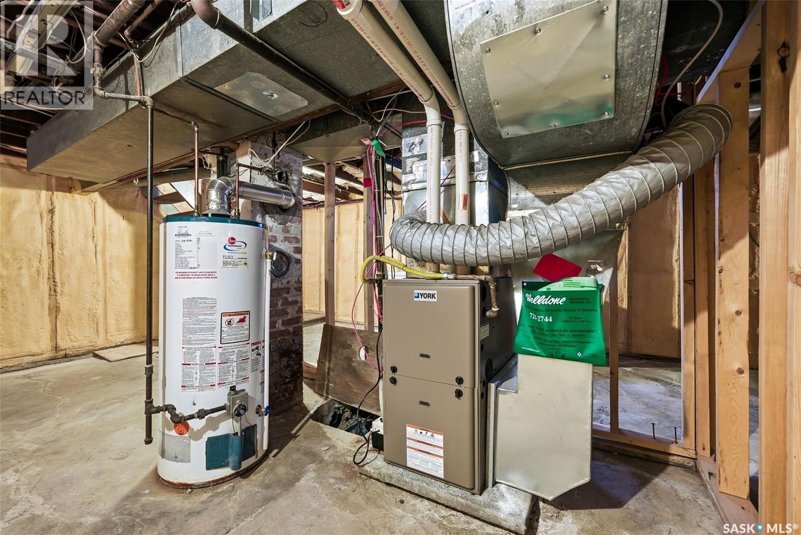 1320 Athol Street, Regina, SK - Indoor Photo Showing Basement