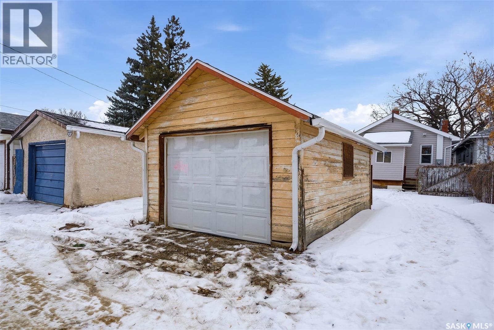 1320 Athol Street, Regina, SK - Outdoor