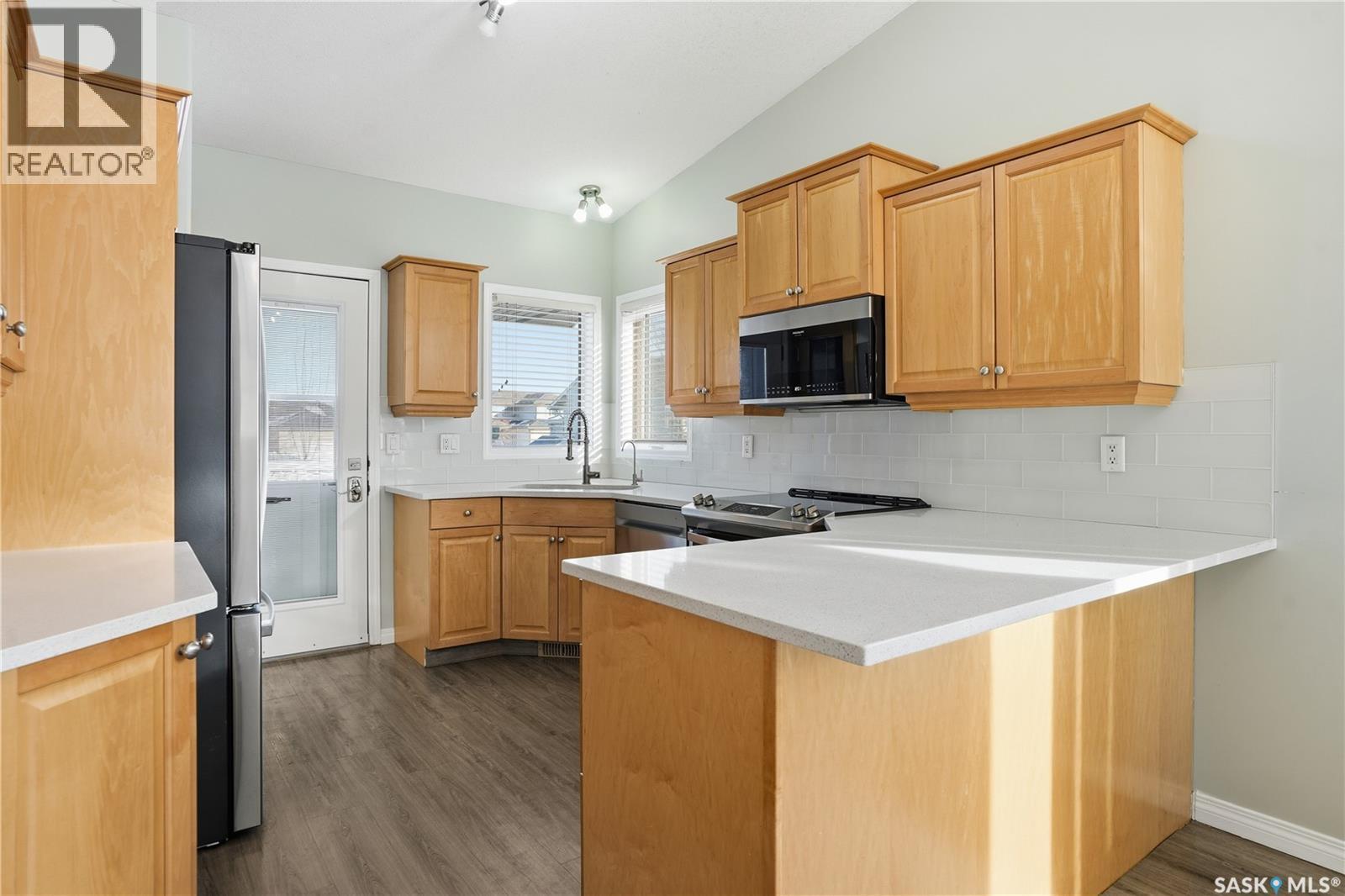 7902 Thrush Street, Regina, SK - Indoor Photo Showing Kitchen With Double Sink