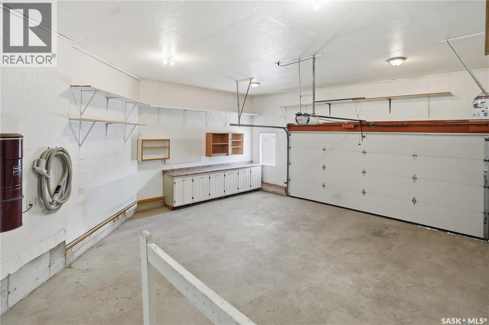 7902 Thrush Street, Regina, SK - Indoor Photo Showing Garage