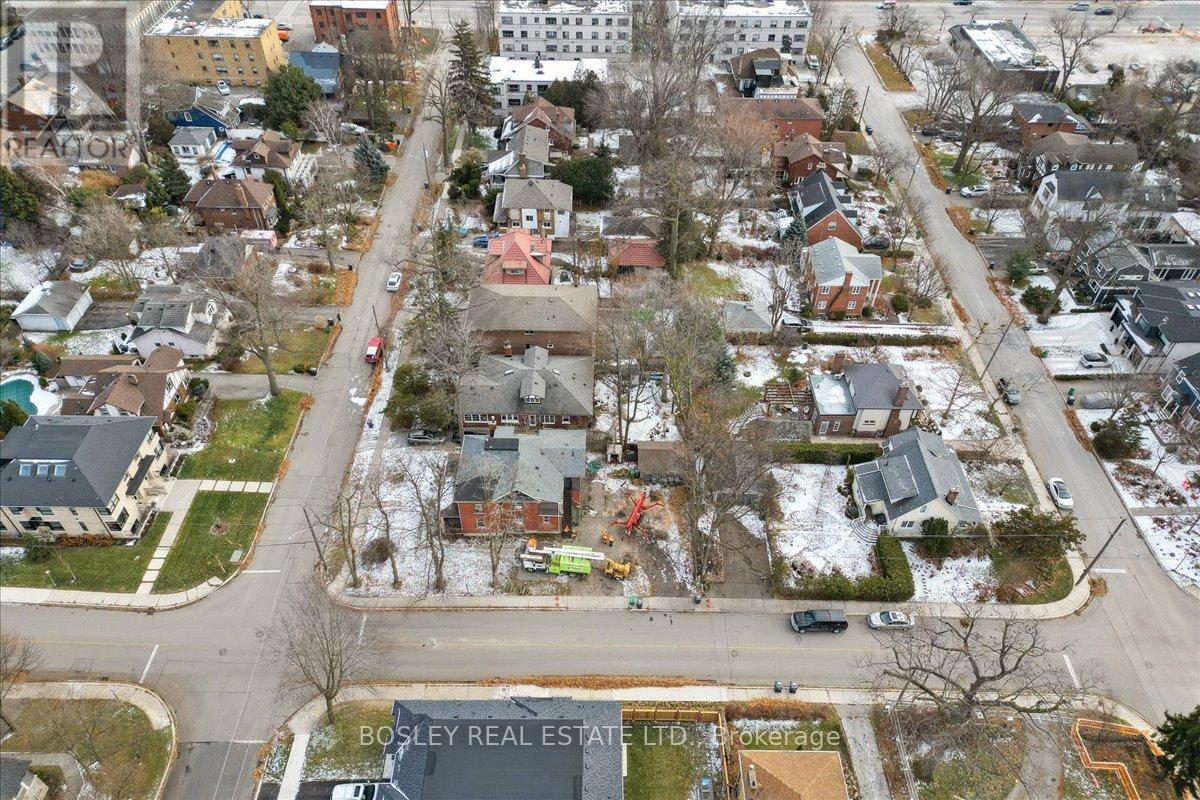 24 Oakwood Avenue, Mississauga, ON - With View