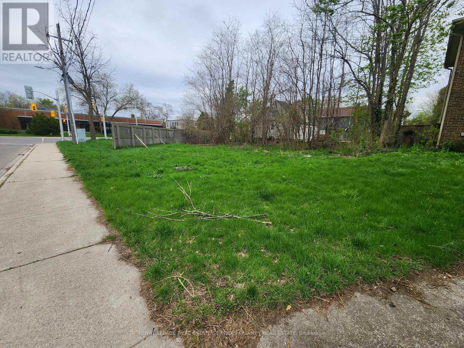 685 Brant Street, Burlington, ON