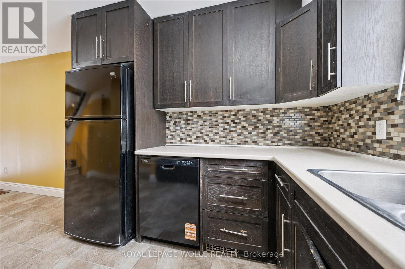 43 - 589 Beechwood Drive, Waterloo, ON - Indoor Photo Showing Kitchen
