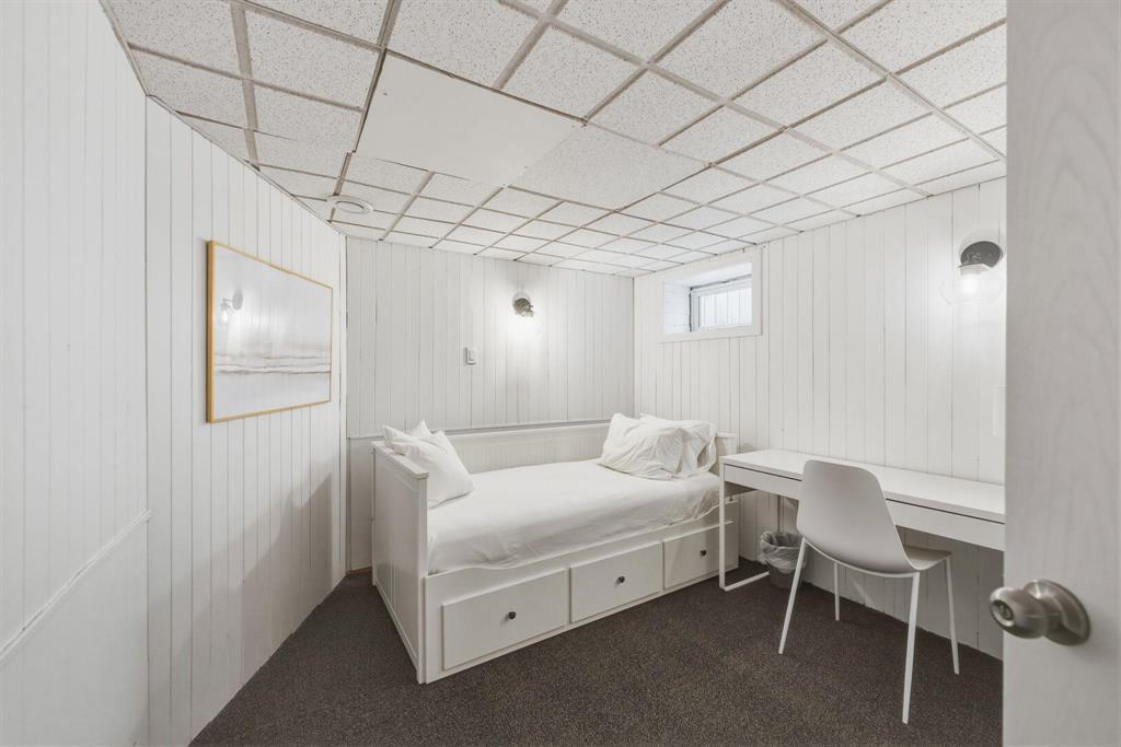 86 Campbell Street, Winnipeg, MB - Indoor Photo Showing Bedroom