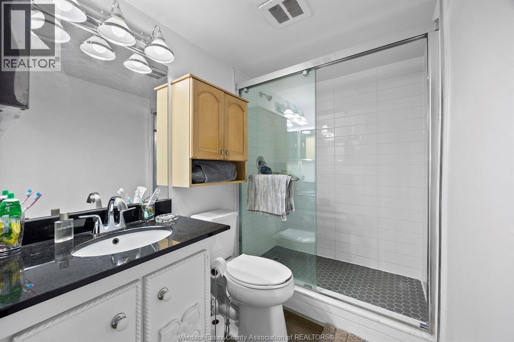 8591 Riverside Dr. E. Unit# 802, Windsor, ON - Indoor Photo Showing Bathroom