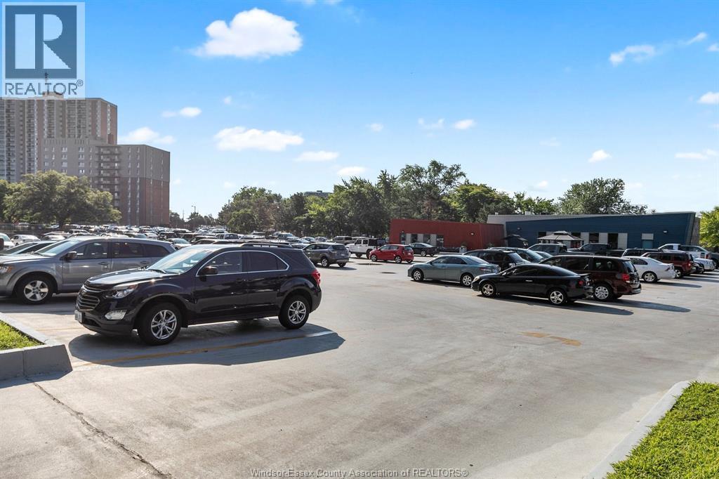 8591 Riverside Dr. E. Unit# 802, Windsor, ON - Outdoor