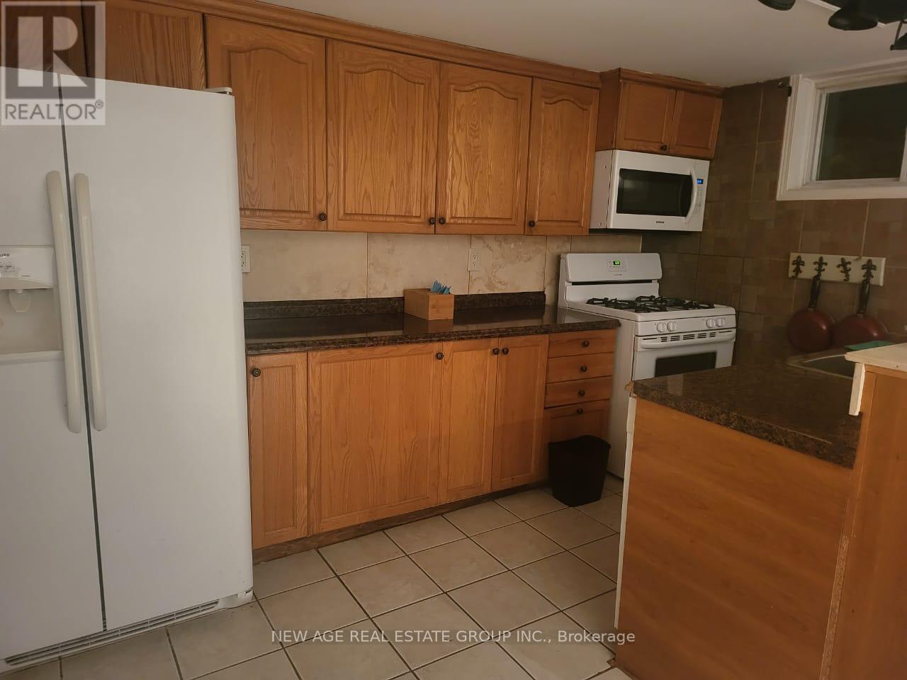 467 Limeridge Road W, Hamilton, ON - Indoor Photo Showing Kitchen