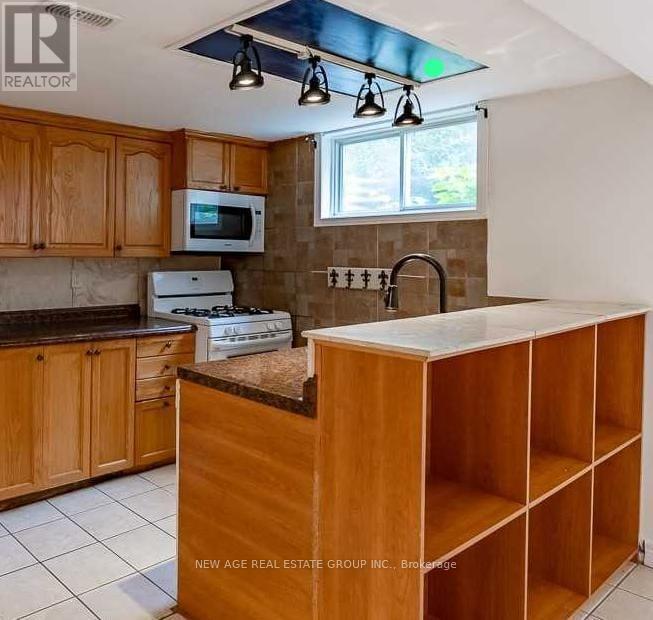 467 Limeridge Road W, Hamilton, ON - Indoor Photo Showing Kitchen