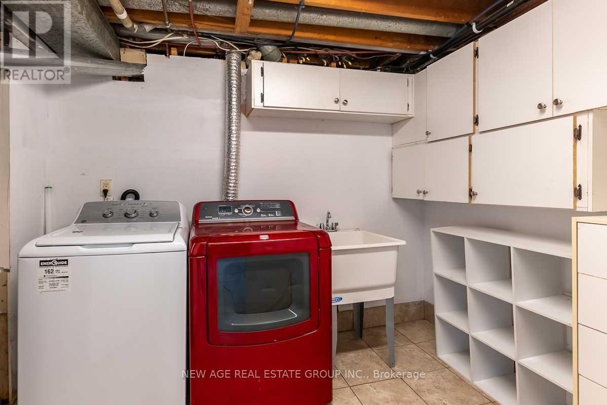 467 Limeridge Road W, Hamilton, ON - Indoor Photo Showing Laundry Room