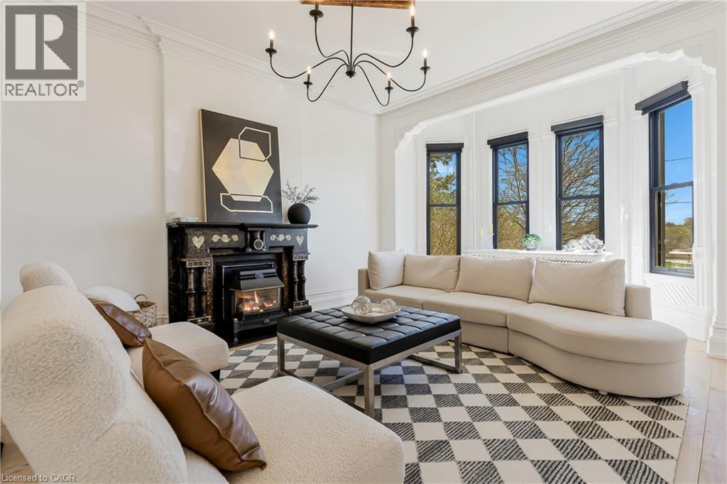 24 Park Avenue, Cambridge, ON - Indoor Photo Showing Living Room With Fireplace