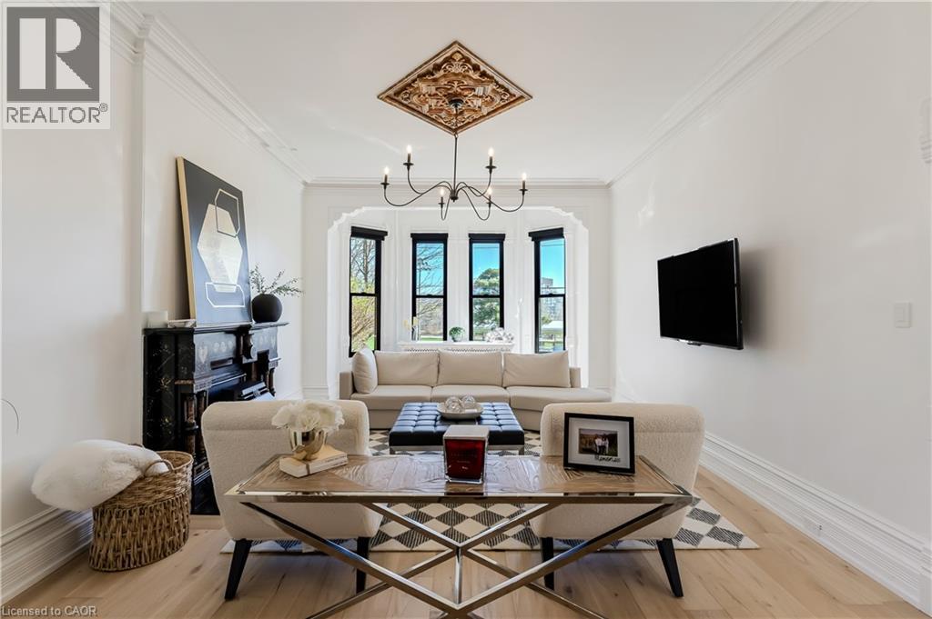 24 Park Avenue, Cambridge, ON - Indoor Photo Showing Other Room