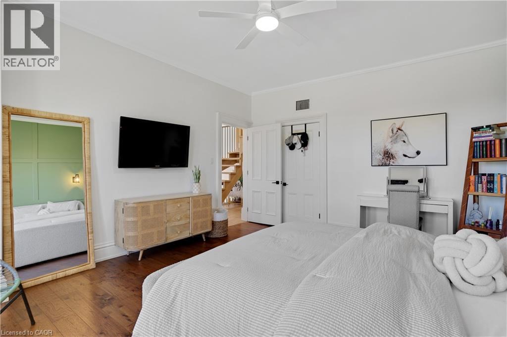 24 Park Avenue, Cambridge, ON - Indoor Photo Showing Bedroom