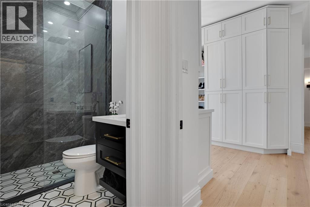 24 Park Avenue, Cambridge, ON - Indoor Photo Showing Bathroom