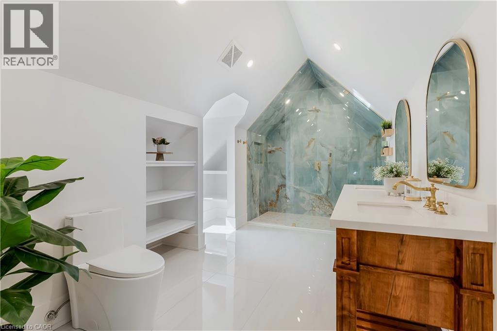 24 Park Avenue, Cambridge, ON - Indoor Photo Showing Bathroom