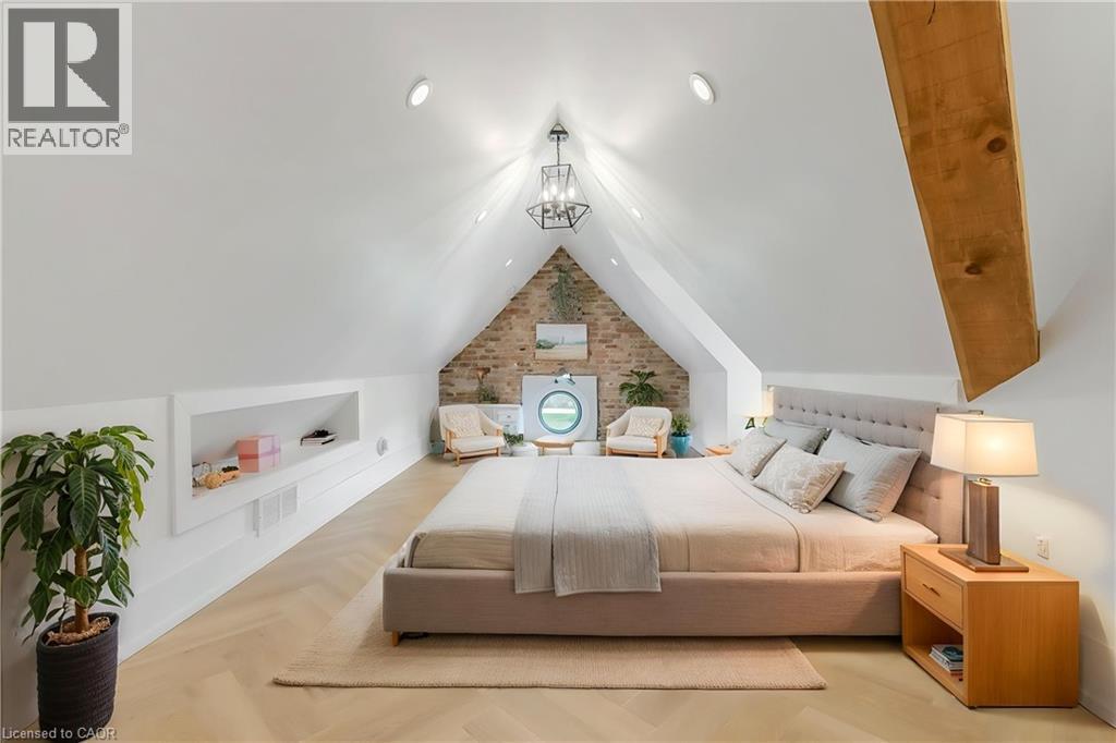 24 Park Avenue, Cambridge, ON - Indoor Photo Showing Bedroom