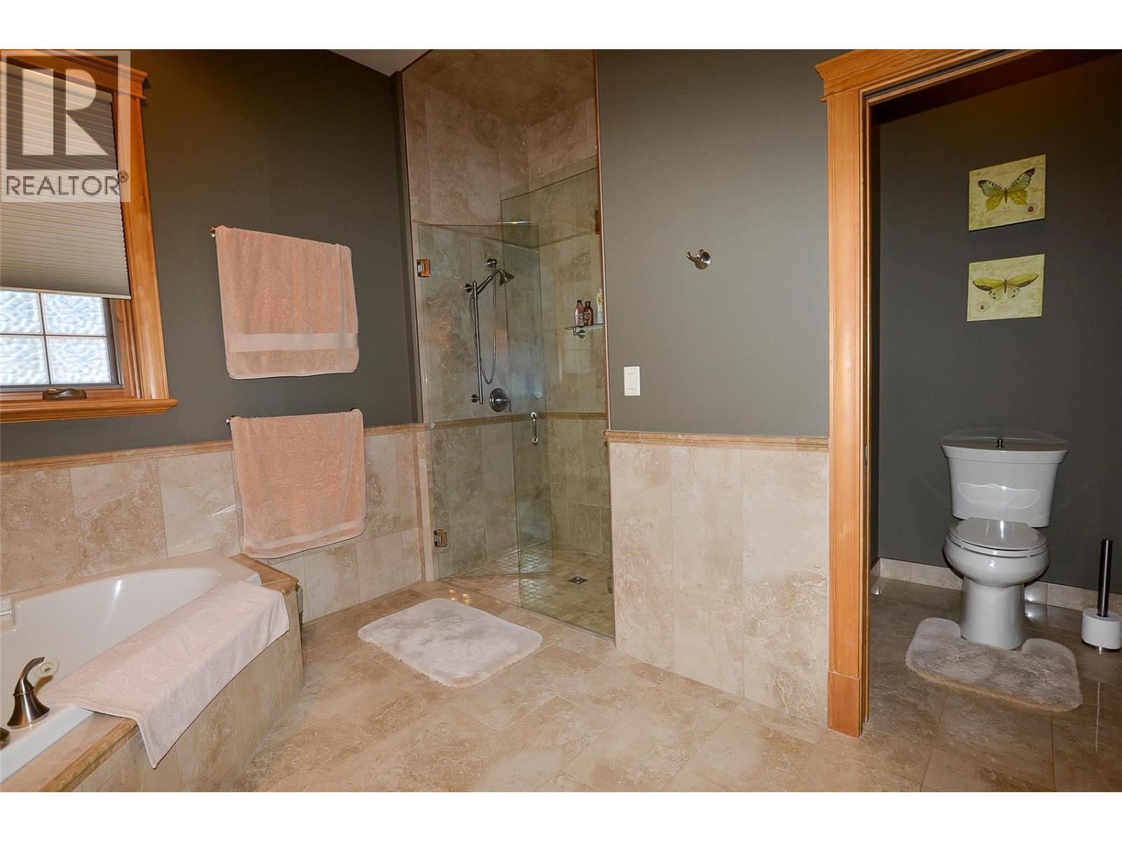 Separate glass shower makes for a relaxing space. - 19-3453 Cessna Road, Enderby, BC - Indoor Photo Showing Bathroom