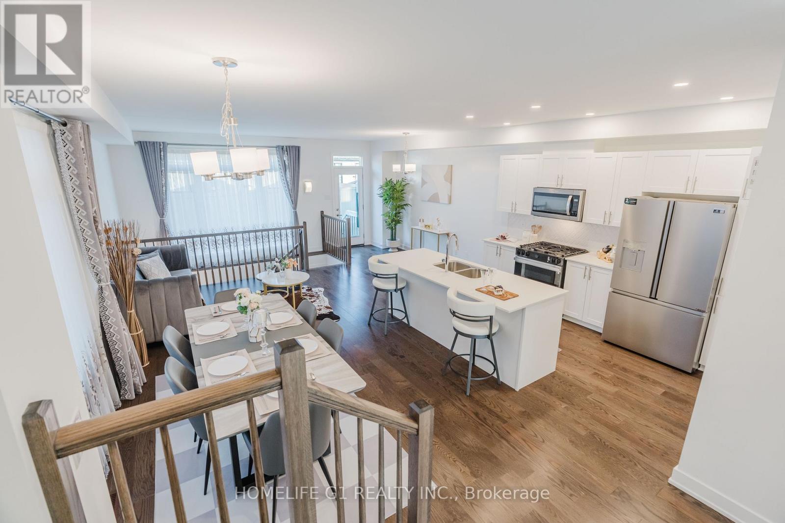 45 Moosonee Crescent, Ottawa, ON - Indoor Photo Showing Kitchen With Upgraded Kitchen