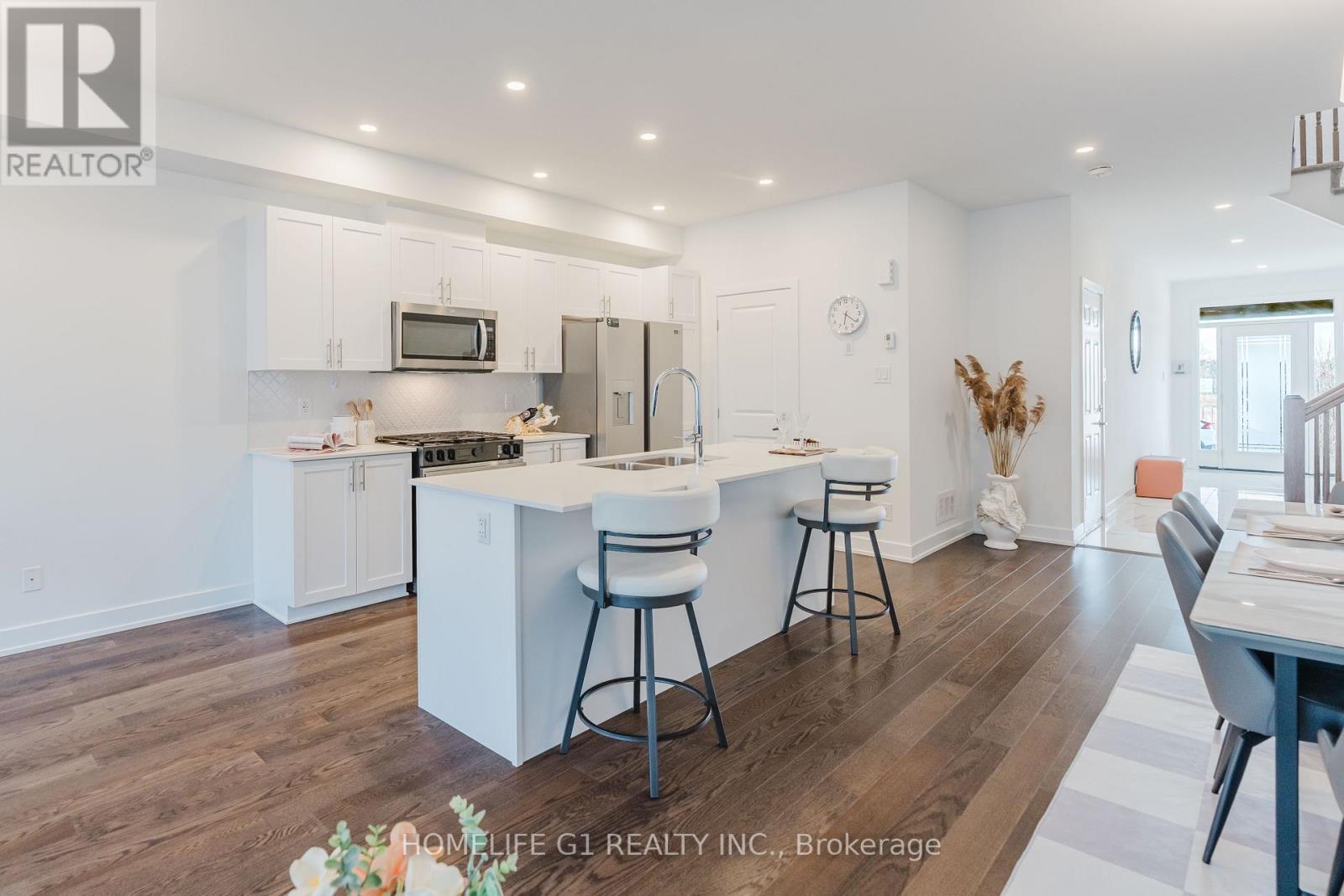 45 Moosonee Crescent, Ottawa, ON - Indoor Photo Showing Kitchen With Upgraded Kitchen