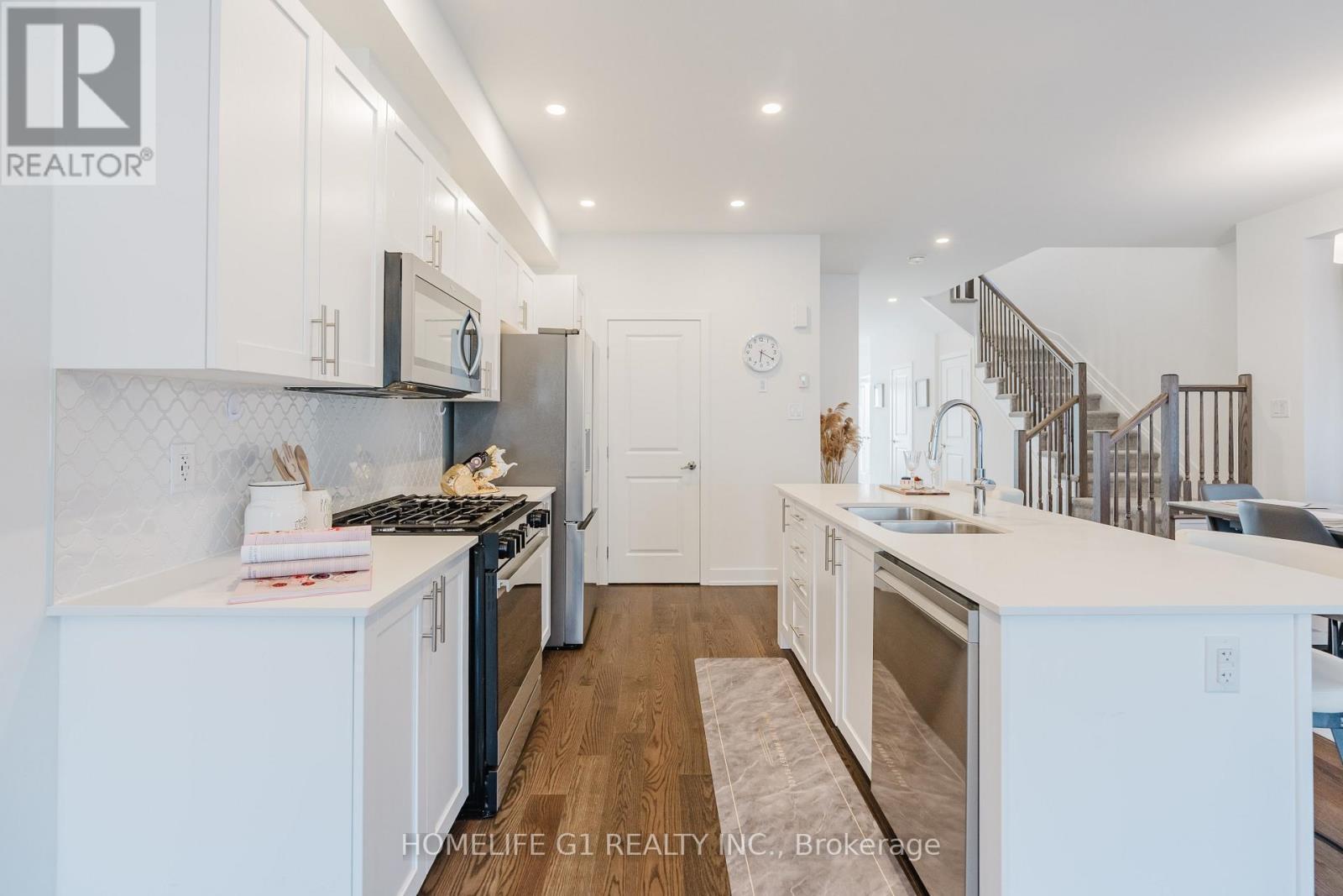 45 Moosonee Crescent, Ottawa, ON - Indoor Photo Showing Kitchen With Double Sink With Upgraded Kitchen