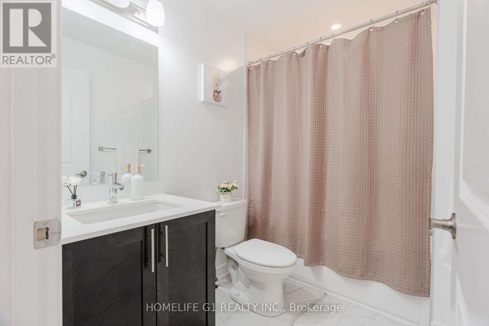 45 Moosonee Crescent, Ottawa, ON - Indoor Photo Showing Bathroom