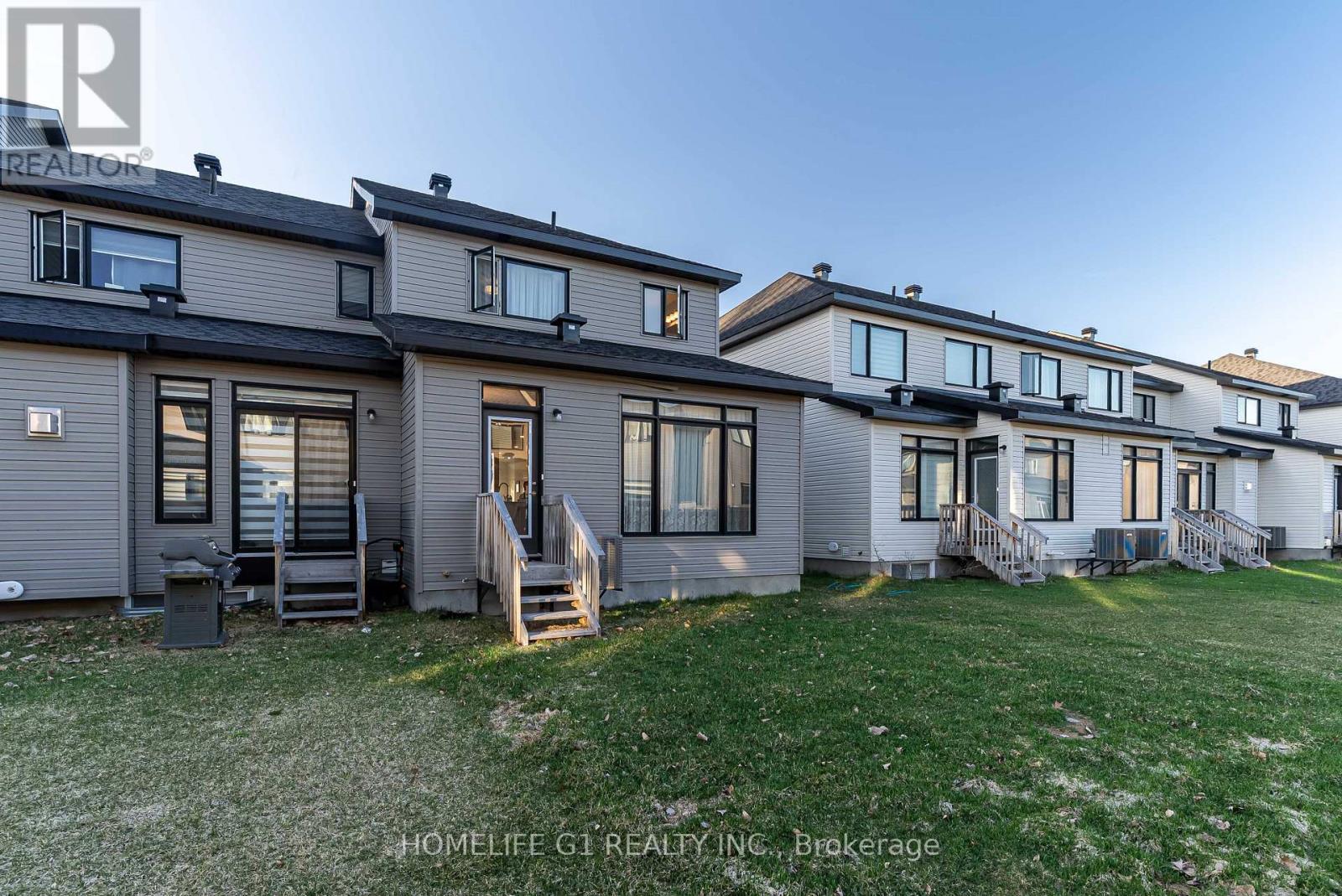 45 Moosonee Crescent, Ottawa, ON - Outdoor With Facade