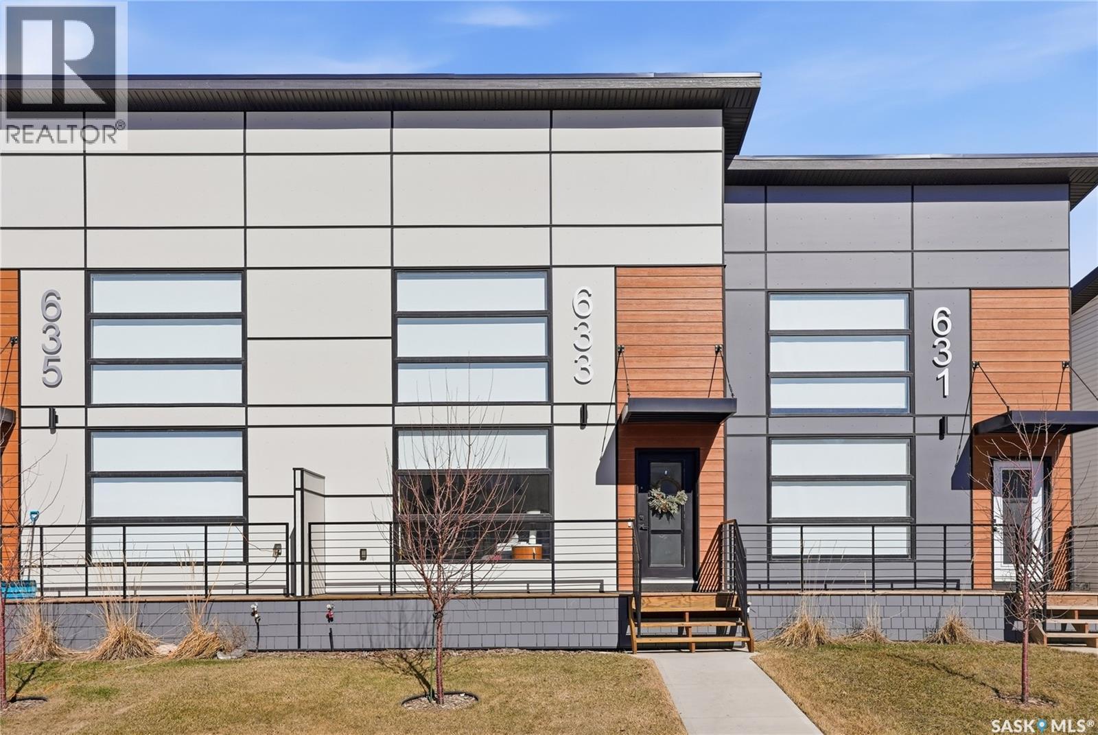 633 Brighton Gate, Saskatoon, SK - Indoor Photo Showing Garage