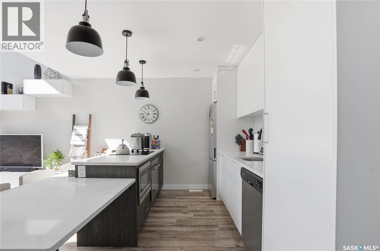 633 Brighton Gate, Saskatoon, SK - Indoor Photo Showing Kitchen