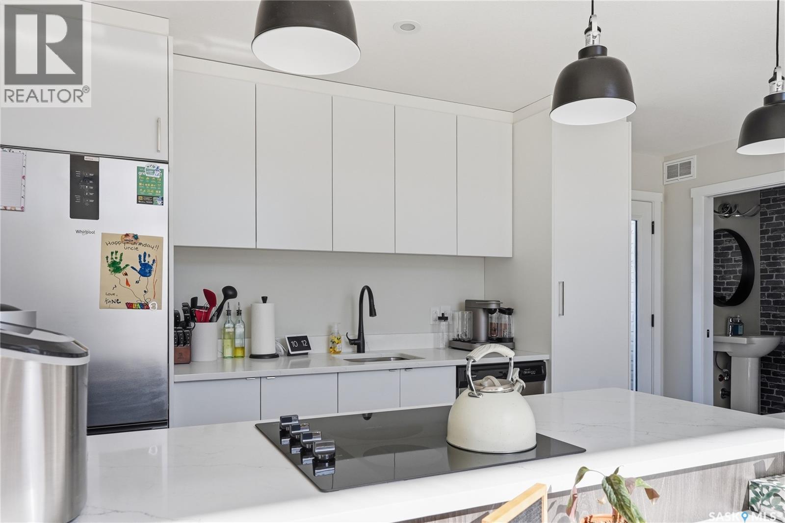 633 Brighton Gate, Saskatoon, SK - Indoor Photo Showing Kitchen