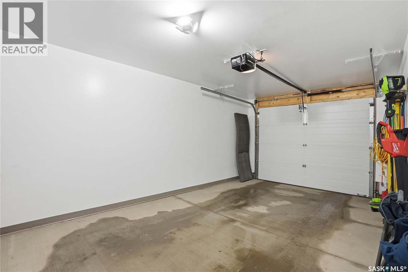 633 Brighton Gate, Saskatoon, SK - Indoor Photo Showing Garage