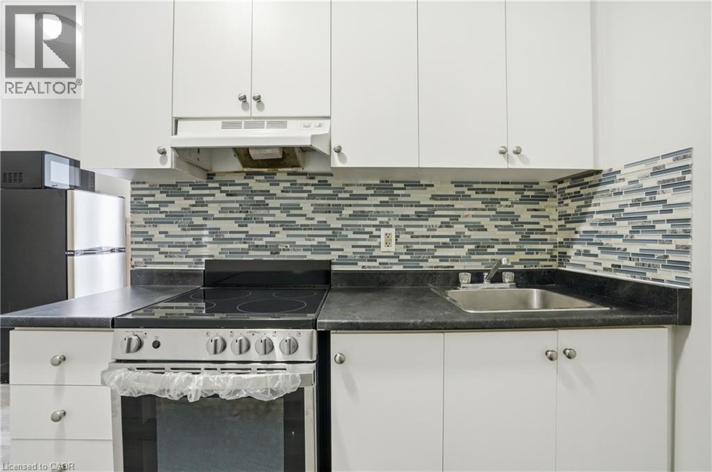 322 Barton Street E Unit# 4, Hamilton, ON - Indoor Photo Showing Kitchen