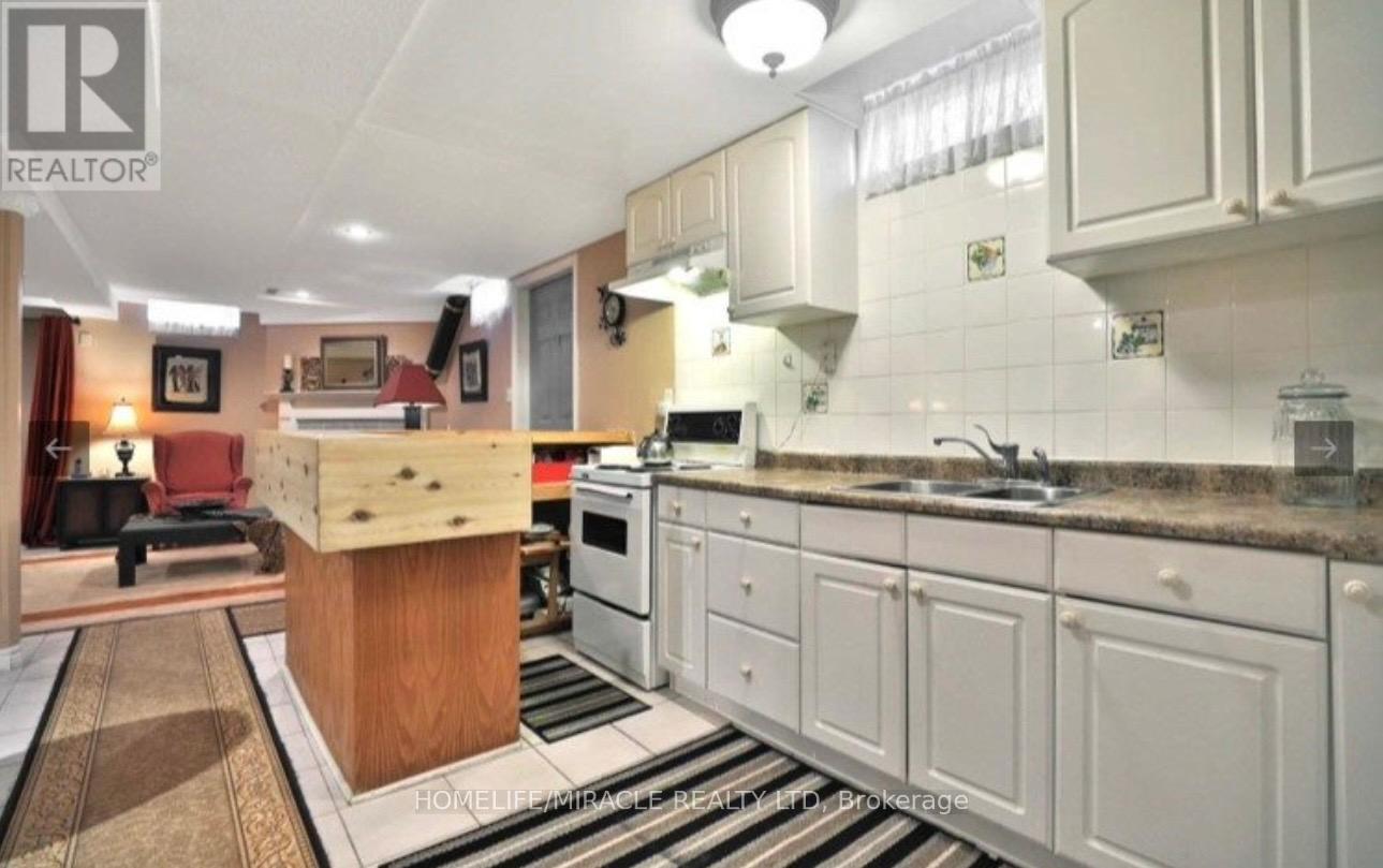 2999 Valcourt Crescent, Mississauga, ON - Indoor Photo Showing Kitchen With Double Sink