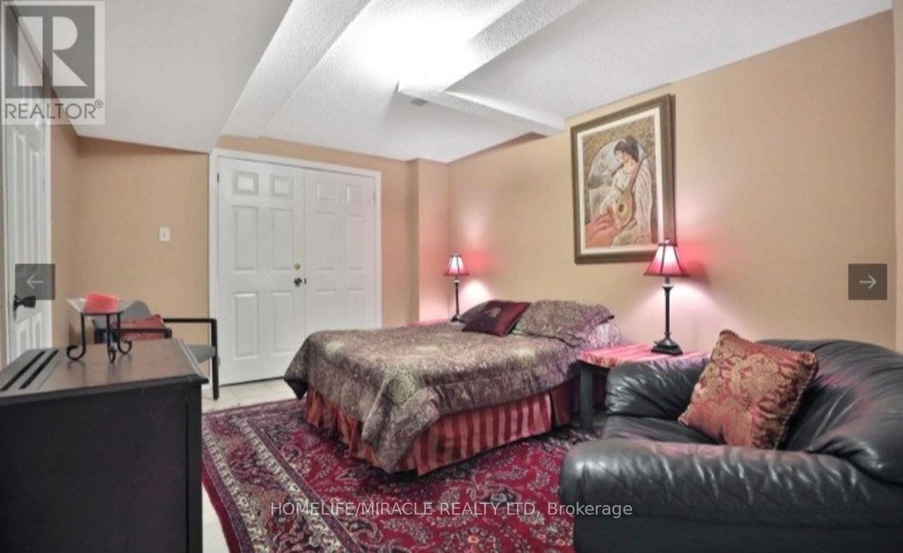 2999 Valcourt Crescent, Mississauga, ON - Indoor Photo Showing Bedroom