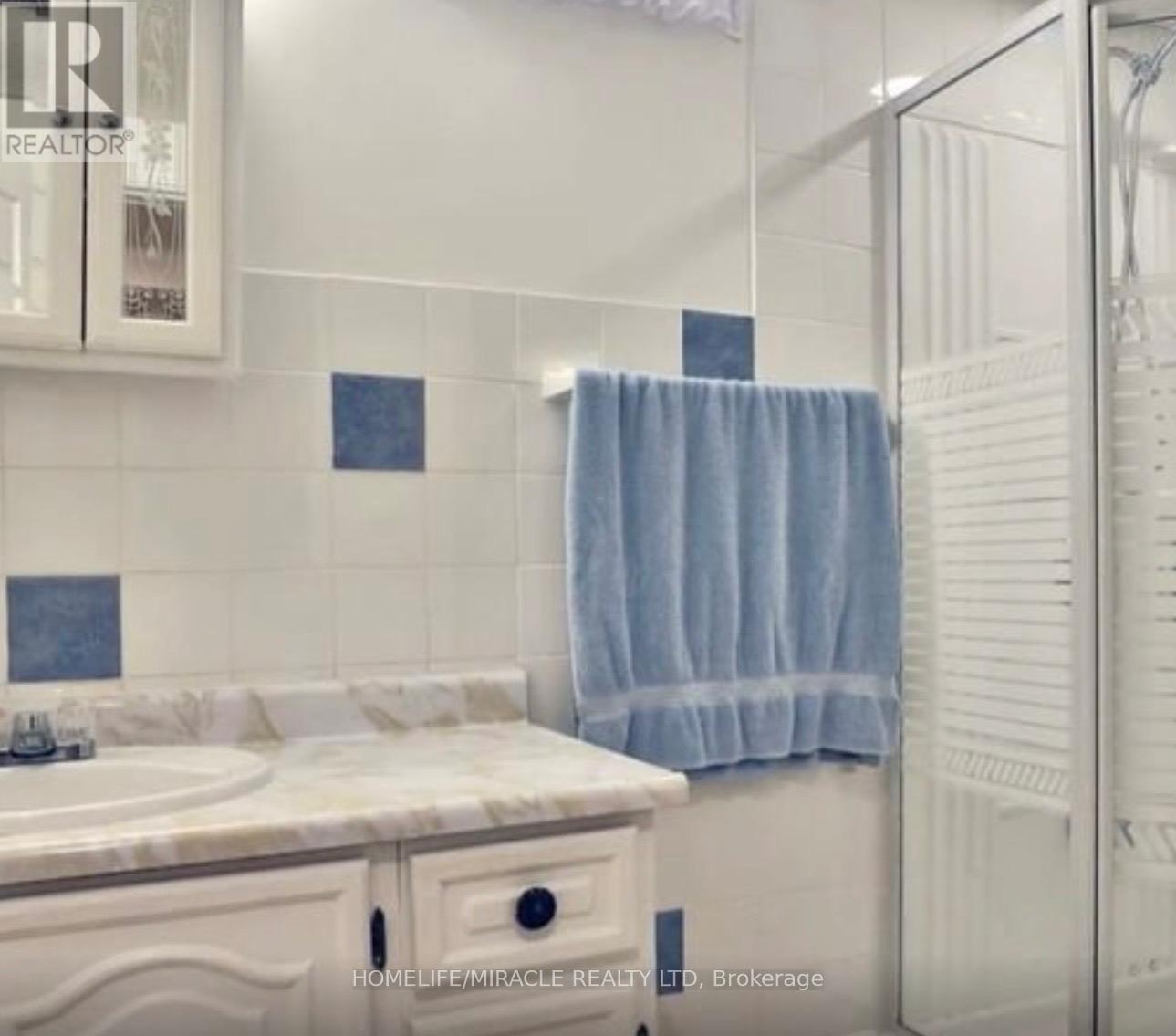 2999 Valcourt Crescent, Mississauga, ON - Indoor Photo Showing Bathroom