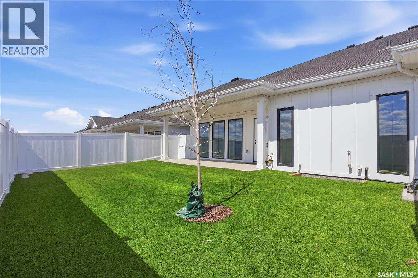 22 720 Brighton Boulevard, Saskatoon, SK - Outdoor