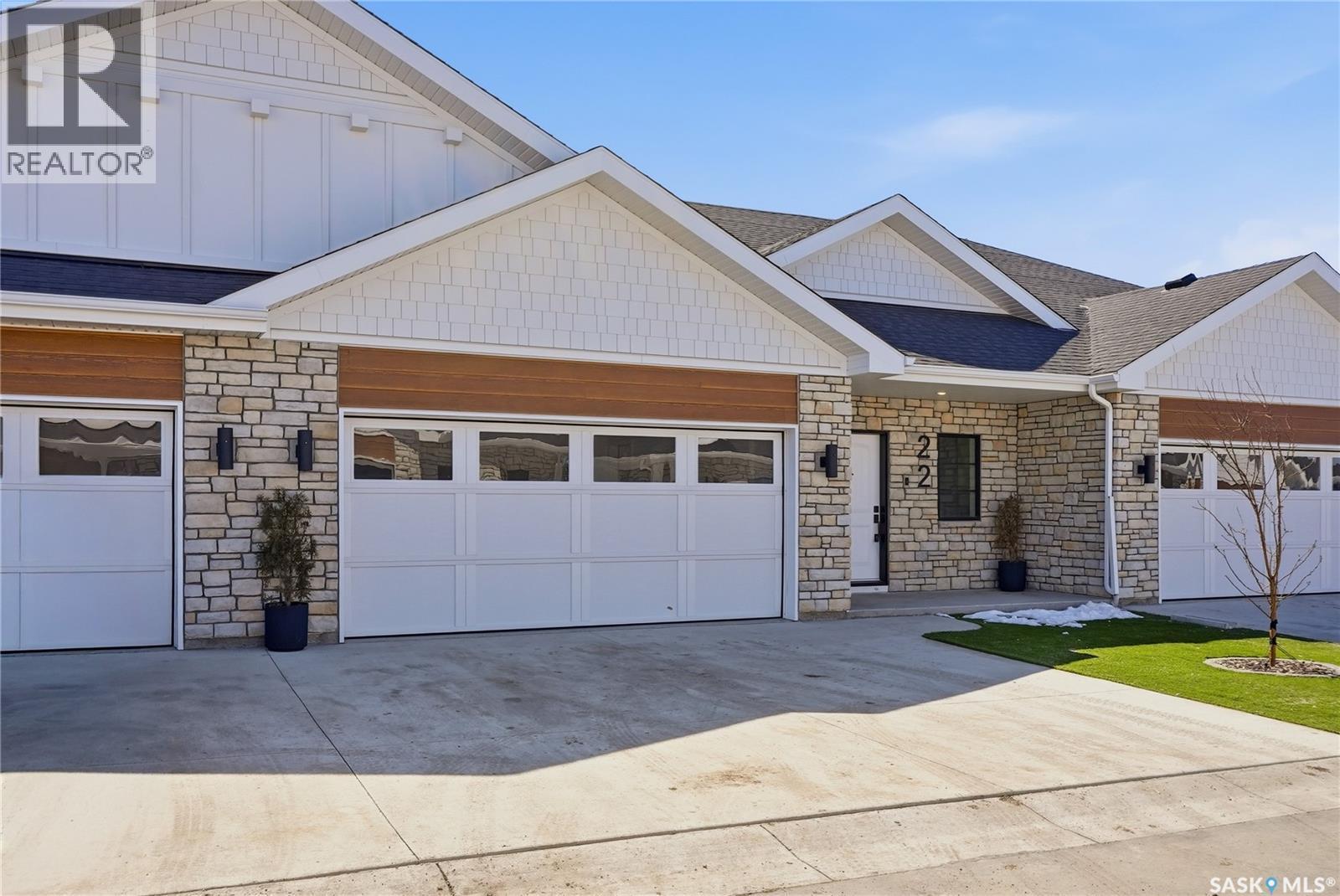 22 720 Brighton Boulevard, Saskatoon, SK - Outdoor