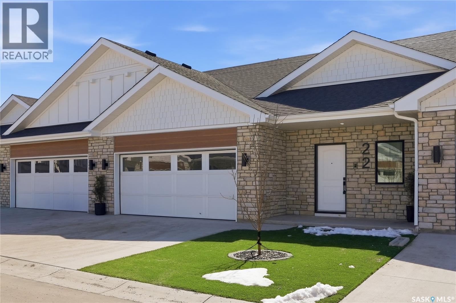 22 720 Brighton Boulevard, Saskatoon, SK - Outdoor