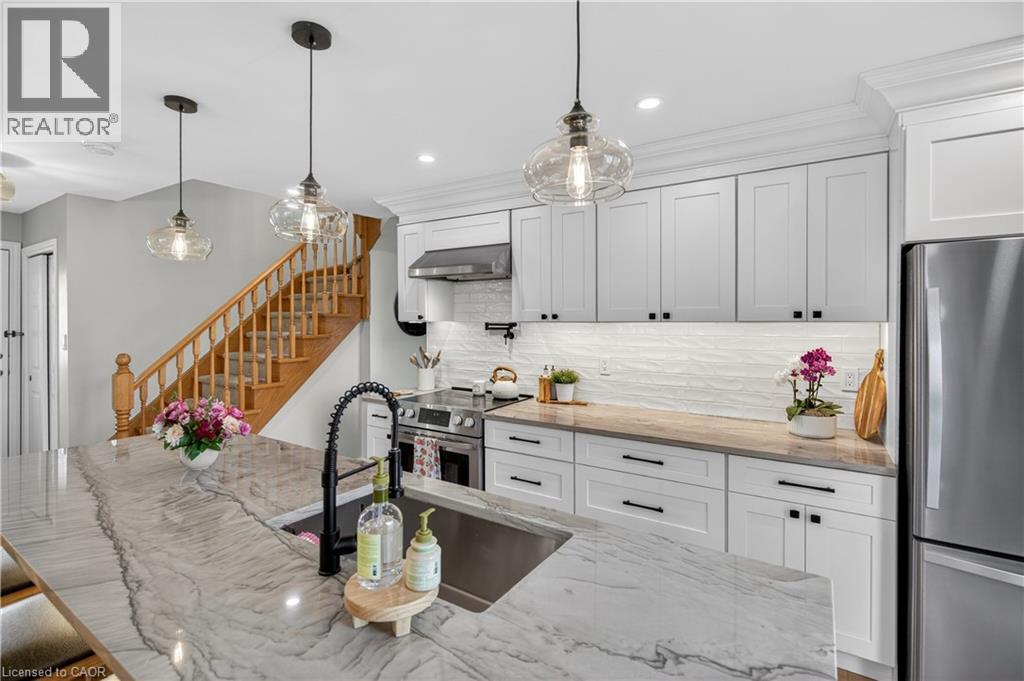 1151 Campbell Court, Burlington, ON - Indoor Photo Showing Kitchen With Upgraded Kitchen