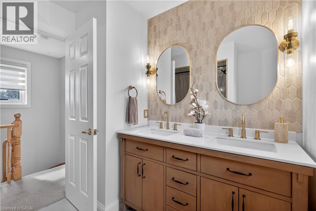 1151 Campbell Court, Burlington, ON - Indoor Photo Showing Bathroom