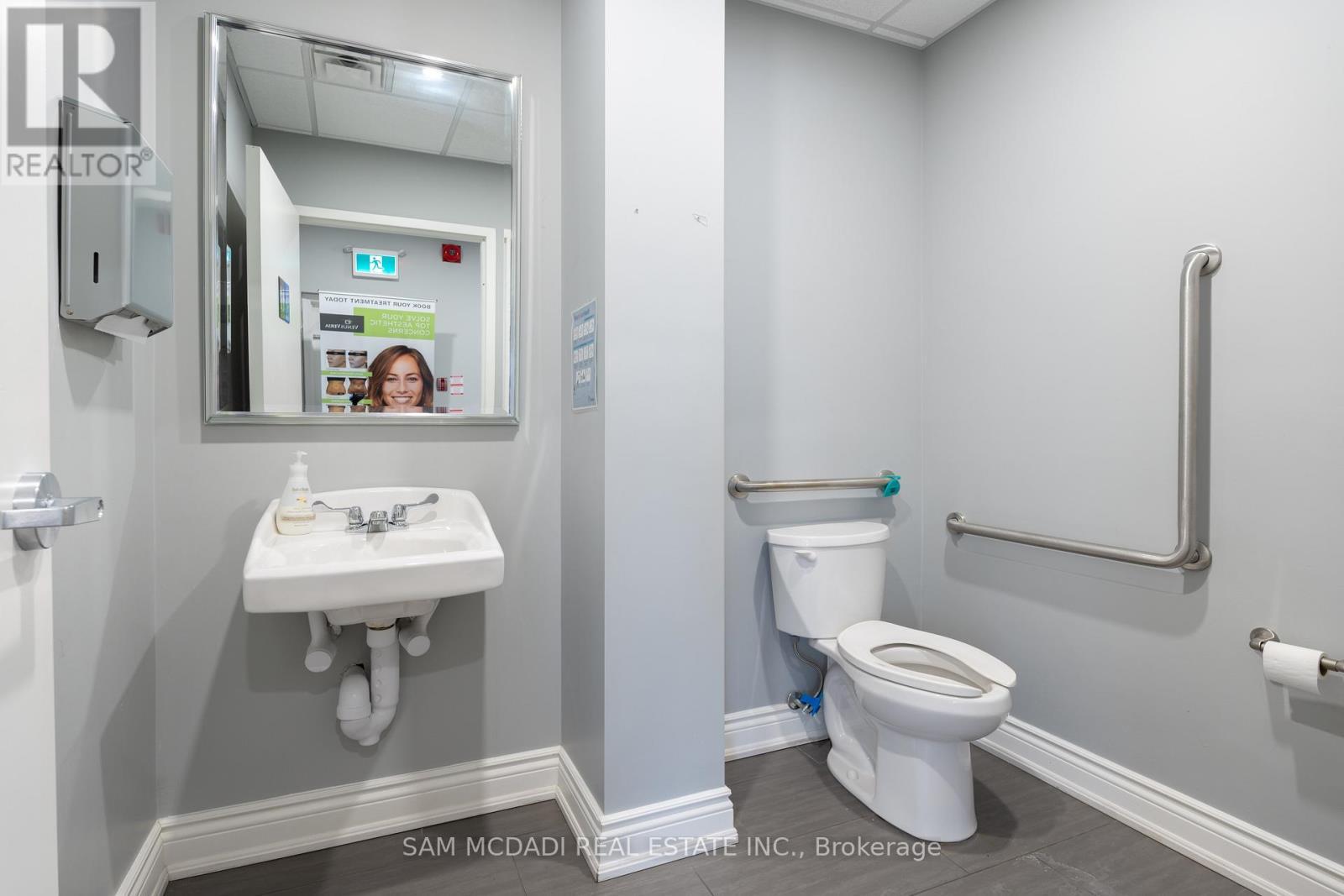 1651 Lakeshore Road W, Mississauga, ON