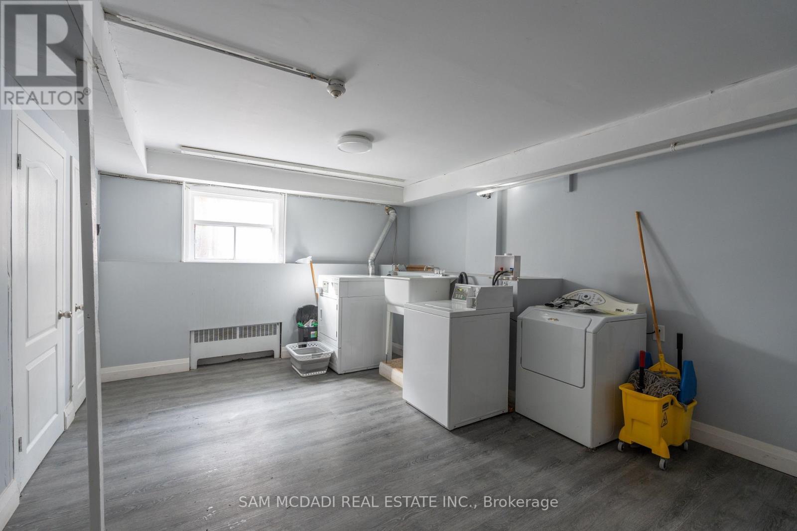1651 Lakeshore Road W, Mississauga, ON