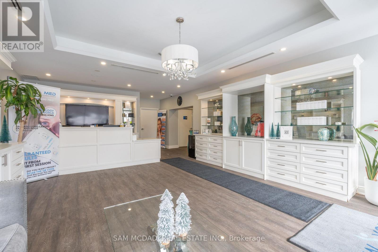 1651 Lakeshore Road W, Mississauga, ON