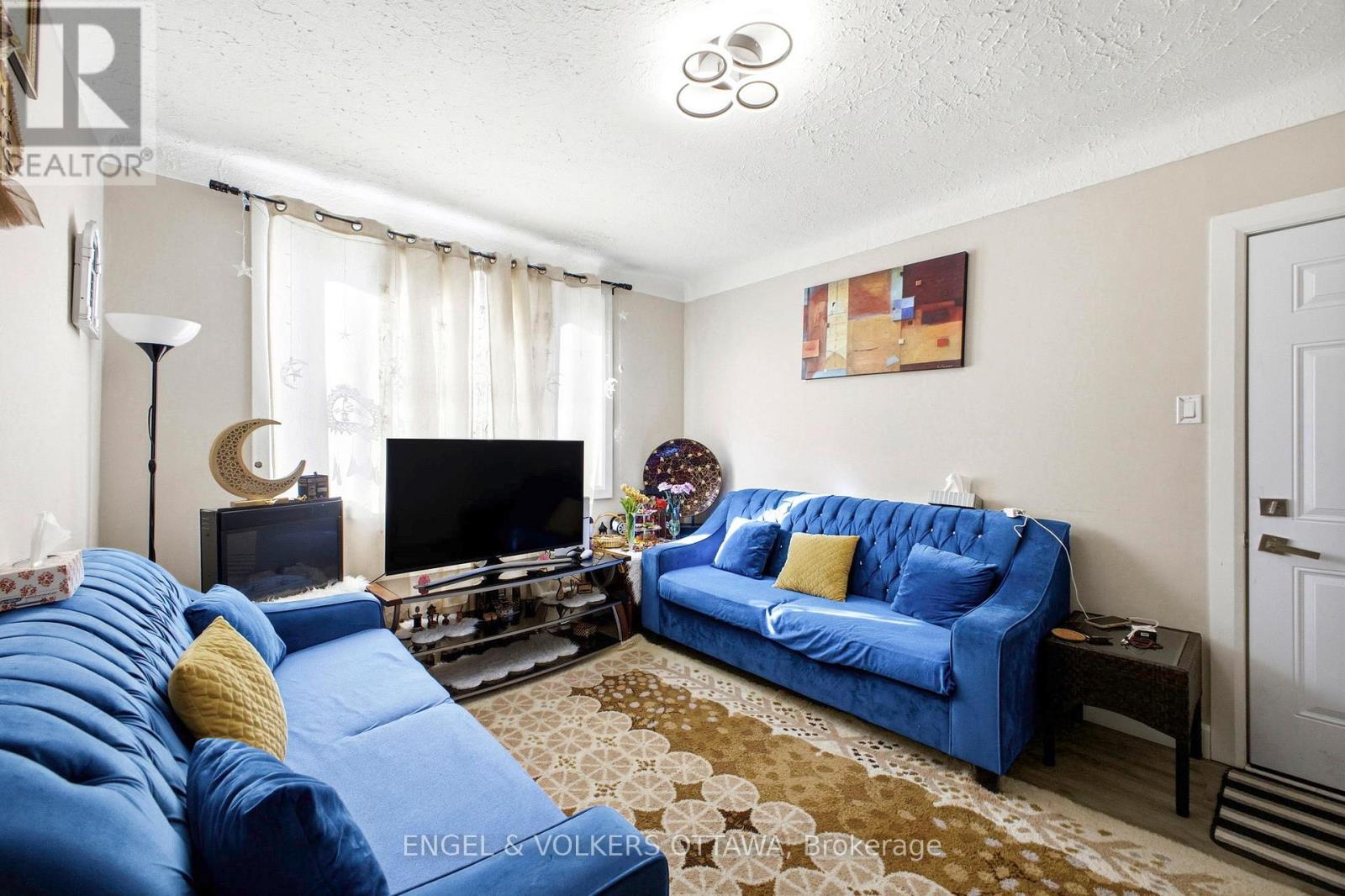 Unit #2 - 287 St Laurent Boulevard, Ottawa, ON - Indoor Photo Showing Living Room